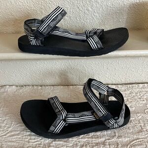 Teva Original Universal Sandal Women’s Size 8 Black White